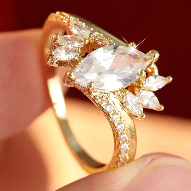 Exquisite Twisted Finger Ring with Synthetic Zirconia